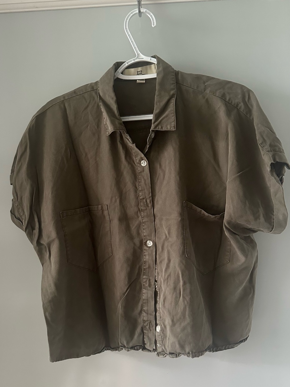 Womenās Dark Olive Short-Sleeve Button-Down Shirt